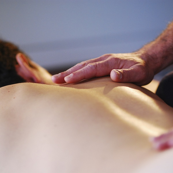 T6 - Massage cachemirien, tout en douceur, par Bruno Deck - Masseur tantrique Perpignan ©Hélène Toulet